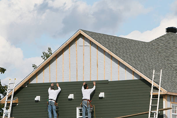 Professional Vinyl Siding technician working in Danvers, IL